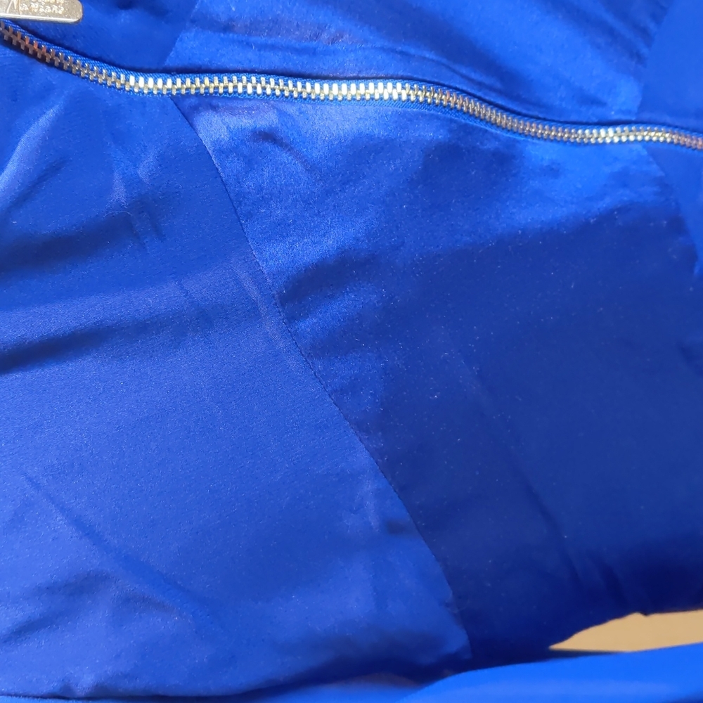 Guess by Marciano blue v-neck dress with sheer sleeves. - Picture 5 of 6